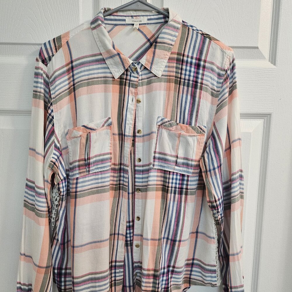 MAURICES. Cotton. Plaid. Button Down. Pink. Blue. White. Gently Used. Size: XL.